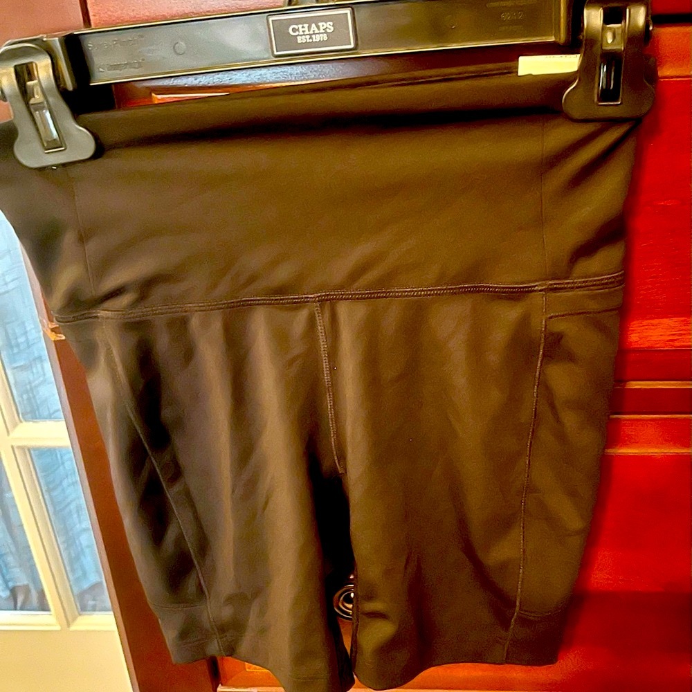 NWT- Carrie Underwood Calia Womens sport bike shorts XS Energize Collection